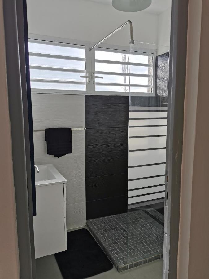 Appartement vue mer et montagne à 50m de la plage Le Gosier  Extérieur photo